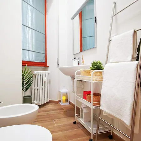 Spacious 50 Meters From The Metro Appartamento *