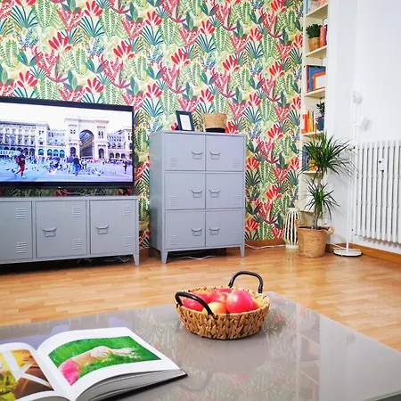 Spacious 50 Meters From The Metro Appartamento Milano