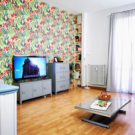 Spacious 50 Meters From The Metro Appartamento *