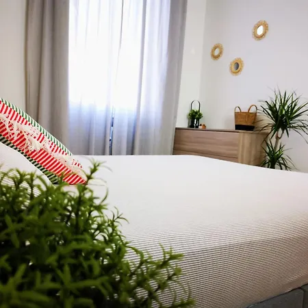 Spacious 50 Meters From The Metro Appartamento *