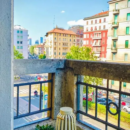 Spacious 50 Meters From The Metro * Milano